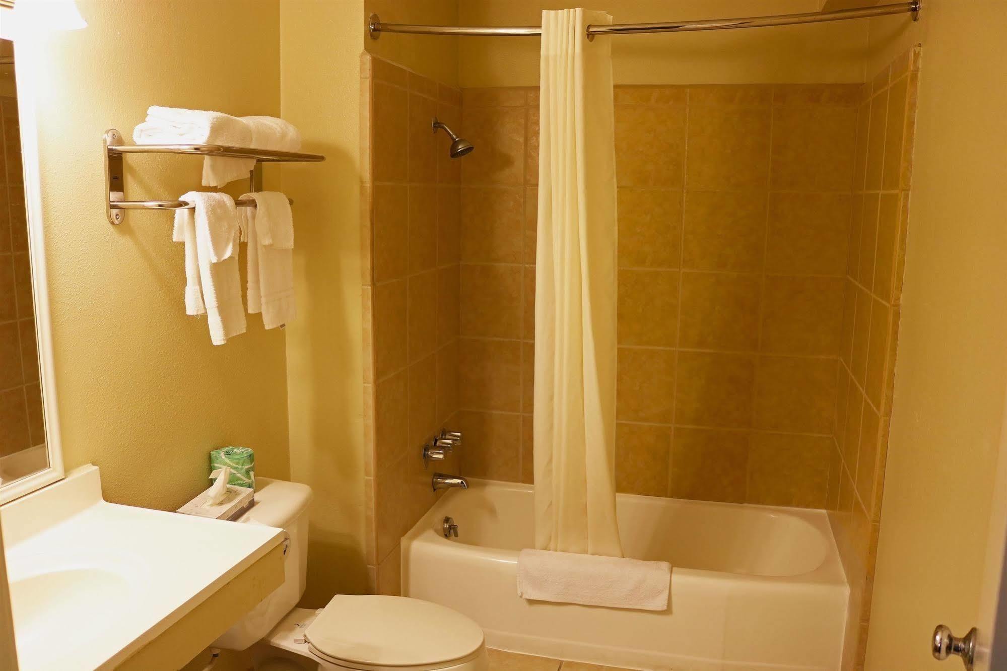 Americas Best Value Inn Giddings Exterior foto