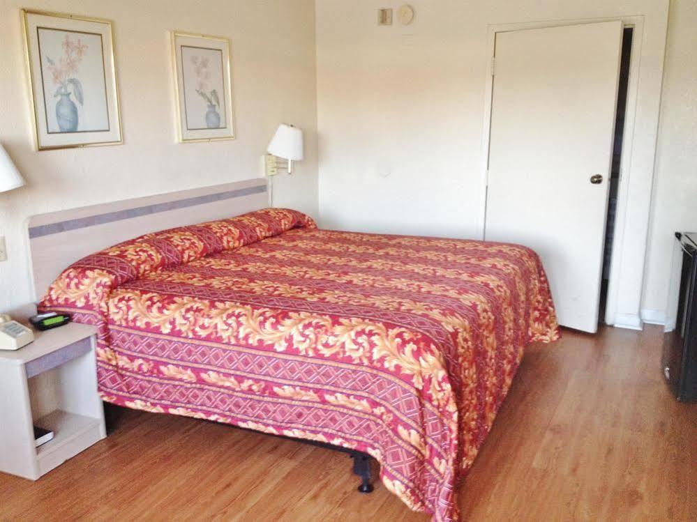 Americas Best Value Inn Giddings Exterior foto